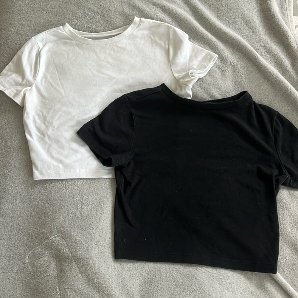 2 pack of basic cropped tees. White and black.